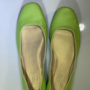 Talbots Vibrant Green Slip-On Flats - Size 8.5B